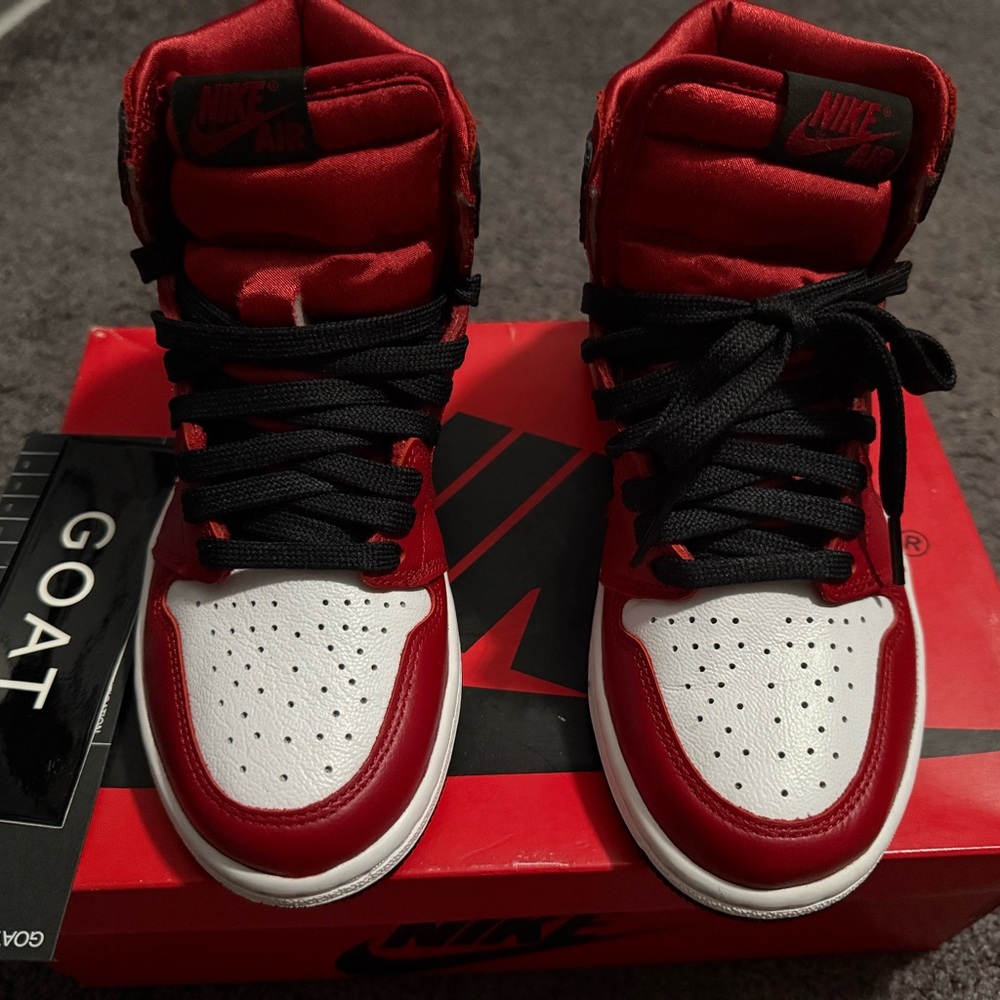 Women’s Air Jordan 1 Retro High OG Satin Snake size 5